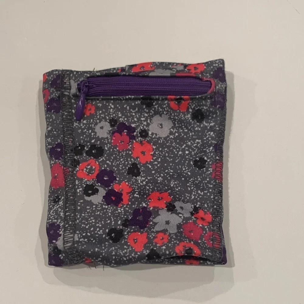 Gertex Zippered Athletic Wristband Sports Pouch Women’s Floral Gray Purple Pink